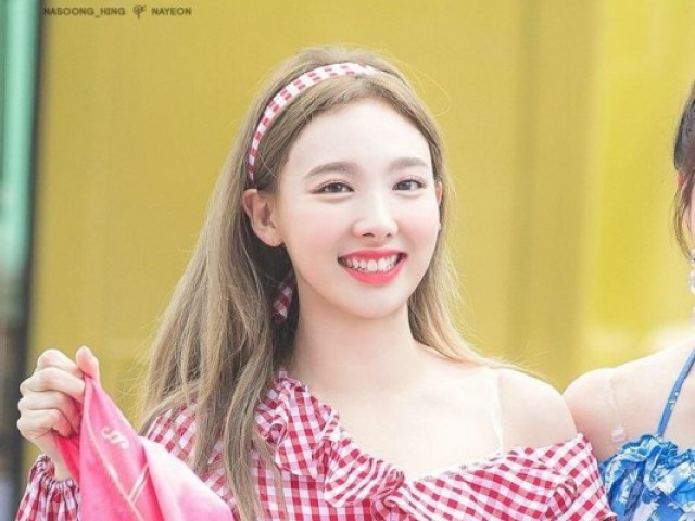 Nayeon (nรฃo ta tรฃo loiro...)