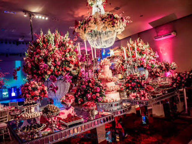Como será a sua festa de princesa de 15 anos?