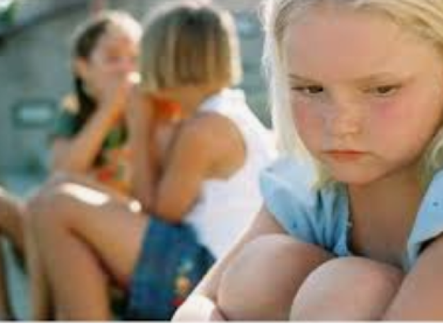 Como disse antes eu sofro bulling e minhas irmã são legais mais elas n gosta de convesar cmg na escola pois tem vergonha em casa é mormal mais as vezes prefiro n brincar com elas pois fico com desanimo