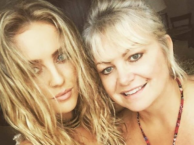 Pra Debbie (mãe da Perrie)