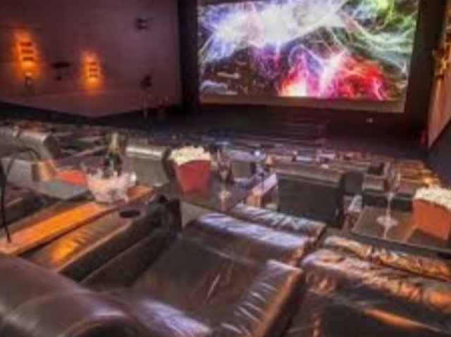 Quem não quer ter um cinema em casa, só para você?!