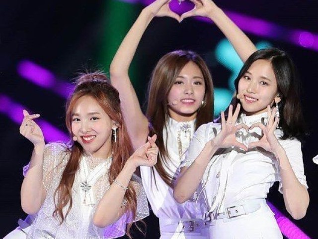 Nayeon, Tzuyu e Mina