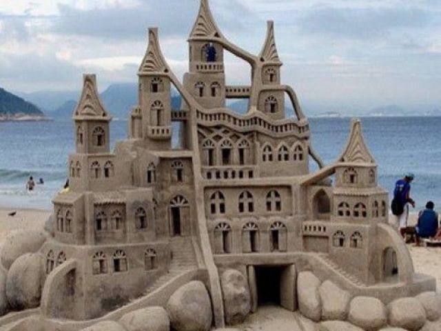 Construir um castelo de areia igual seu amor por Bakugo