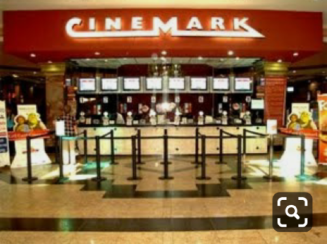 Cinema afinal ninguém pode ver as nossas pegadas né
Kkkkk😎