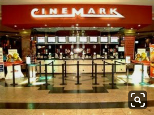 Cinema afinal ninguém pode ver as nossas pegadas né 
Kkkkk😎