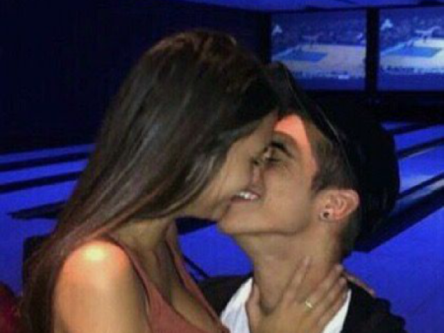 Agente tá começando então...bem ficamos rindo mais do que beijando
Kkkkkkkkk