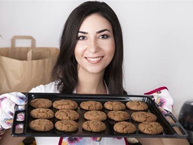 Cookies com pequenas gotas de chocolate.