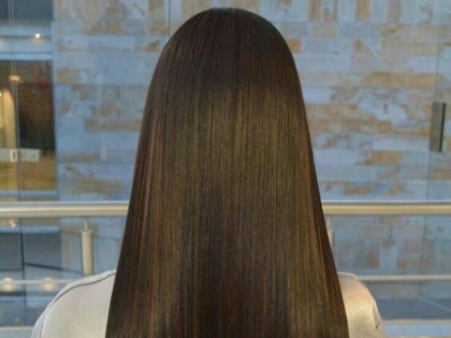 Castanho bem escuro e
bem liso♡