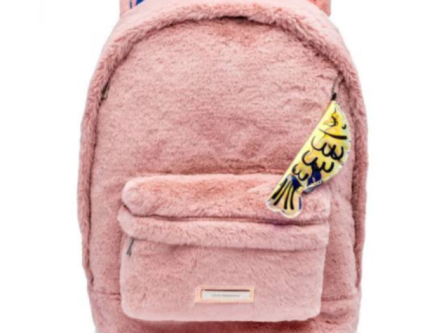 Peludinha e macia
( e rosa é vida )💕💕💕