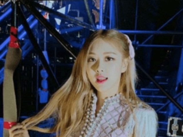 Rosé
( Blackpink )