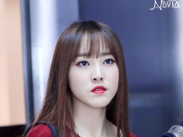 Yuju
( G friend )