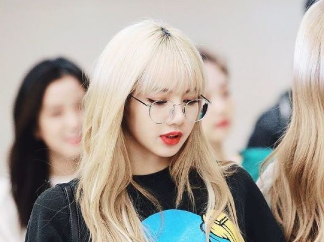 Lisa
( Blackpink )