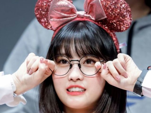 Momo
( Twice )