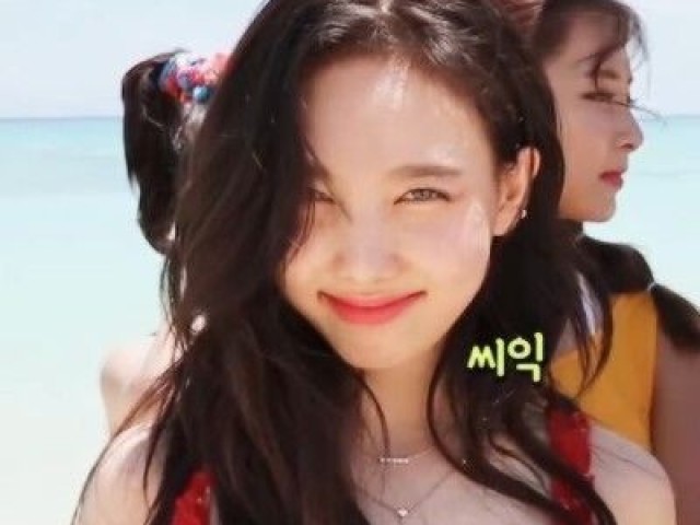 nayeon.