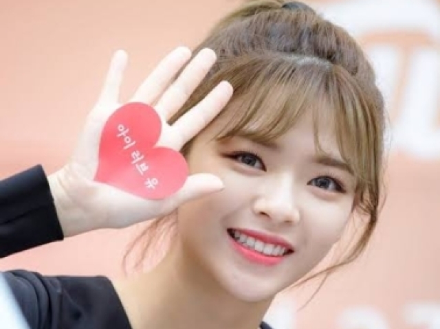 Vc consegue reconhecer os MV'S do TWICE pelos os Figurinos da Jeongyeon?