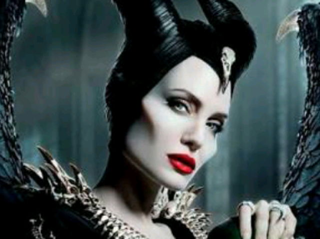 MalΓ©vola dona do mal claro nΓ©