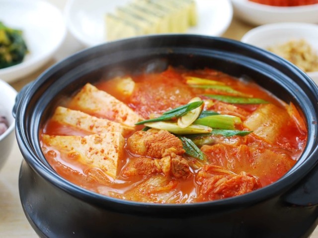 Kimchi jjigae