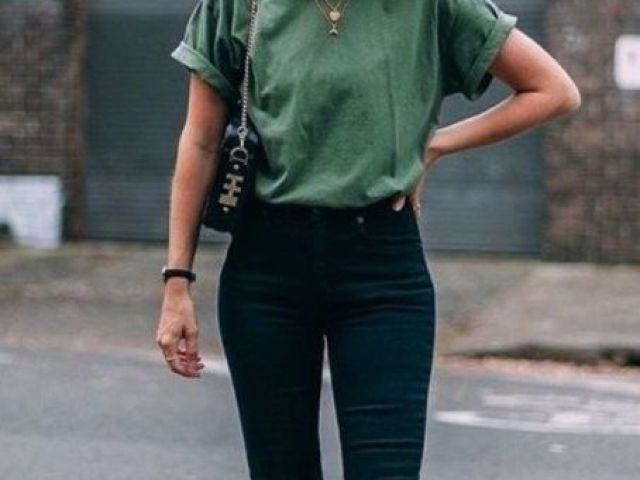 Blusa verde / Calça preta / Tênis vans