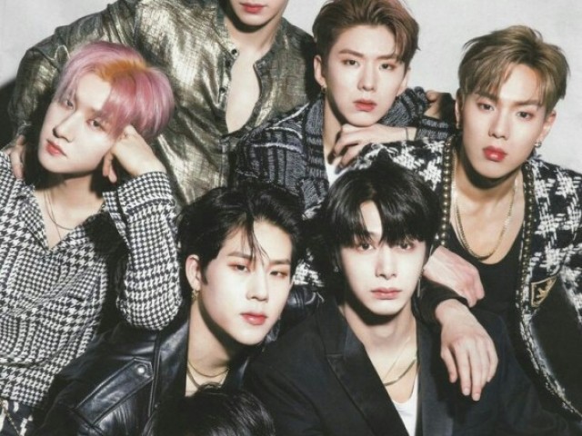 Monsta X (Gente 2 membros do grupo ficaram cortados na foto)