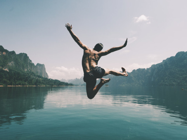 Não fazia nada, pulava no lago pois está calor