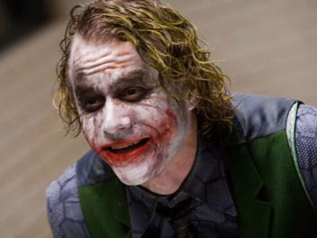 Coringa(HEATH LEDGER)