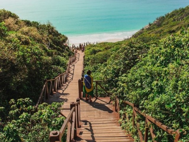 Sair para lugares tropicais,nos finais de semana,obviamente há praias