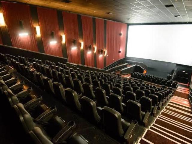 ao cinema