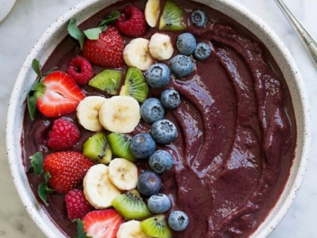 Açaí natural com frutas ^^