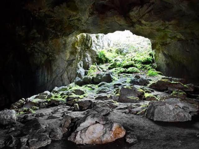 Uma caverna