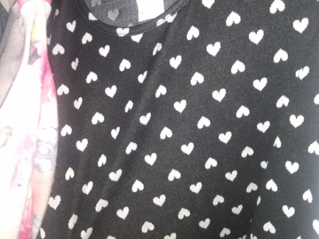 Vestido preto com coração branco