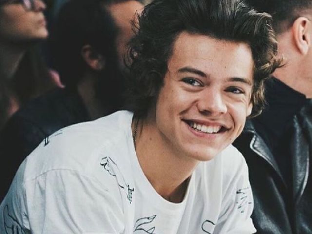 >>Quiz RPG<< Monte seu clichê e direi qual musica Harry Styles cantará para você!