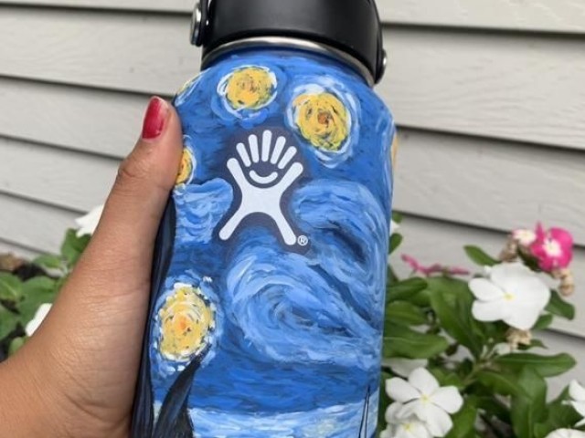 Uma hydro flask mais detalhada