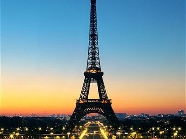 Um jantar na na torre Eiffel