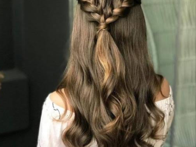 Penteado com poucas tranças