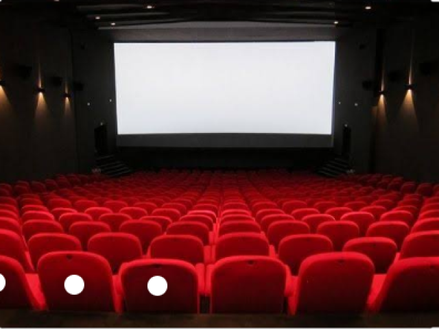 No cinema fica mais fácil a convence lo a nunca ir pra longe de mim