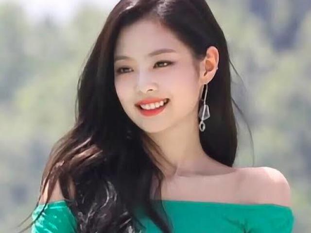 Jennie
(Balckpink)