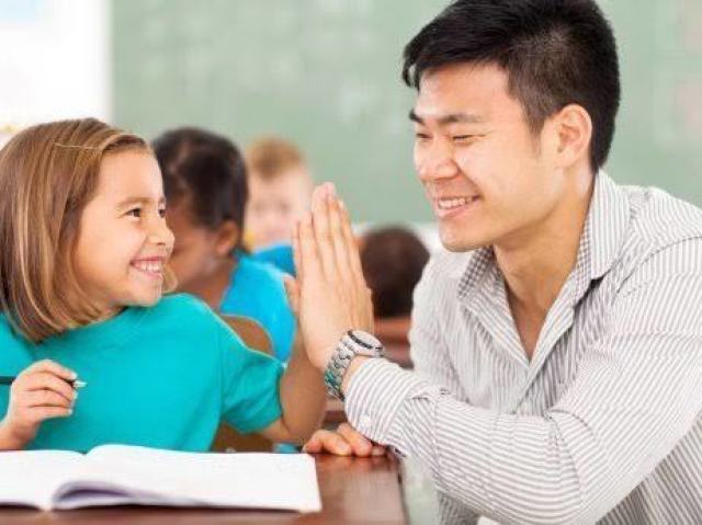 Suave, os alunos devem se divertir enquanto aprendem