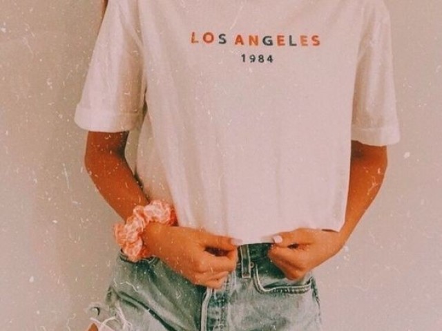 Esse scrunchie,cropped,shortinho jeans...MEU!