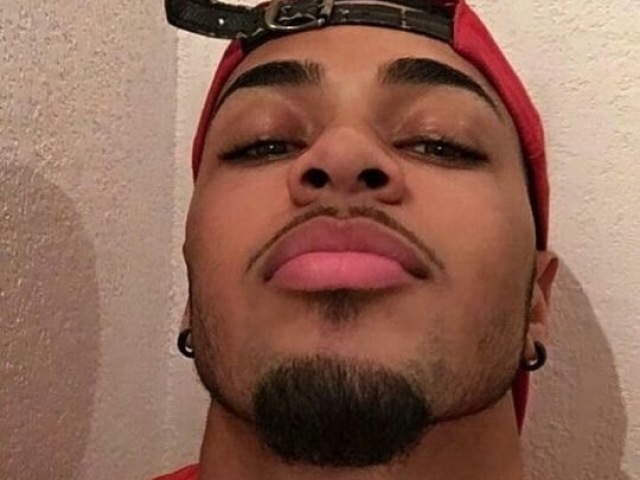Os outros são lindos blz, mas mano ele é negão 🤦🏻♀️🔥