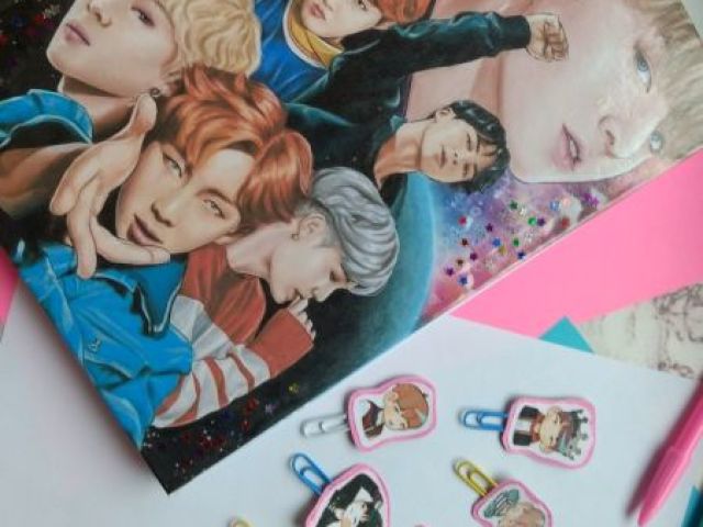 Monte seu material escolar do BTS e descubra que tipo de army você é!