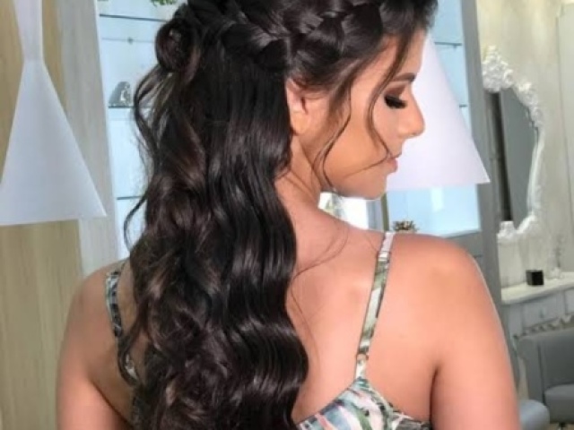 Gostei desse, é meio que de casamento mas o cabelo dela é bastante preto