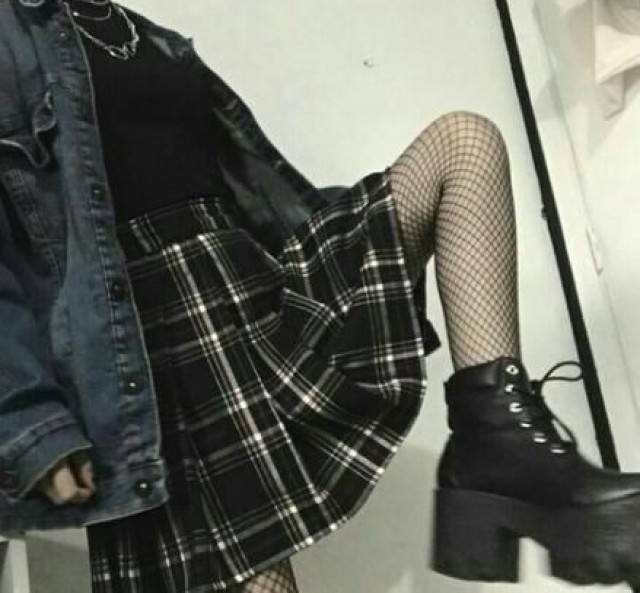 Grunge/Indie/E-girl