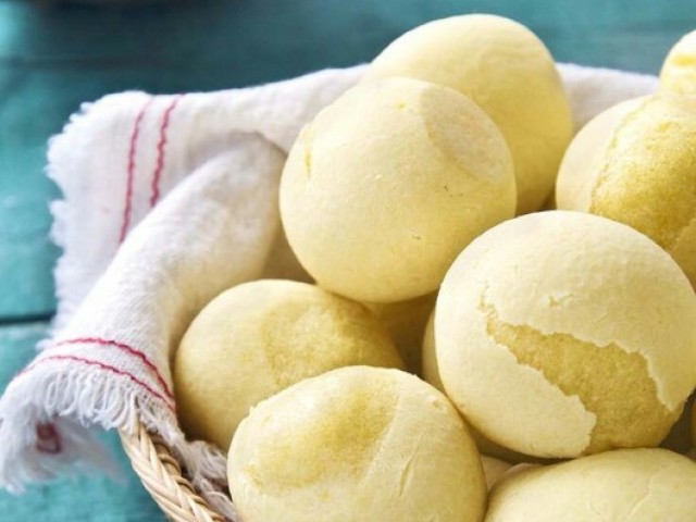 O mió de bão... Pão de queijo mineiro! 😋