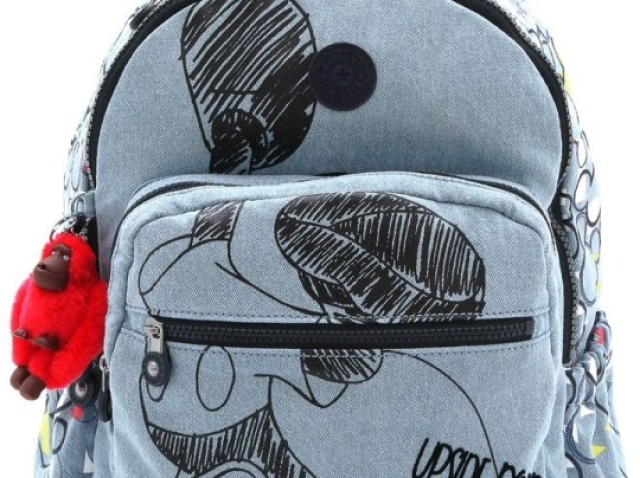 Mano o mickey na mochila, asdoruh :3