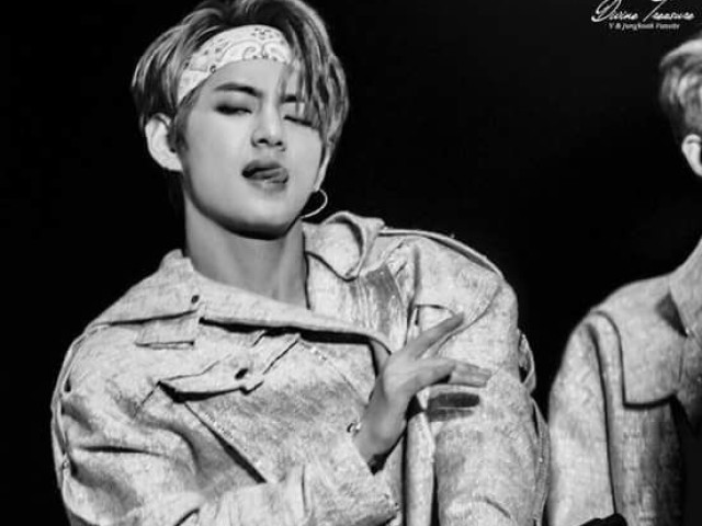 "Me chamo Taehyung, mas me chame de amor.. meu amor!"