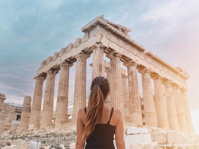 Conhecer a história e suas belezas fazendo um tuor pelos monumentos de Atenas.