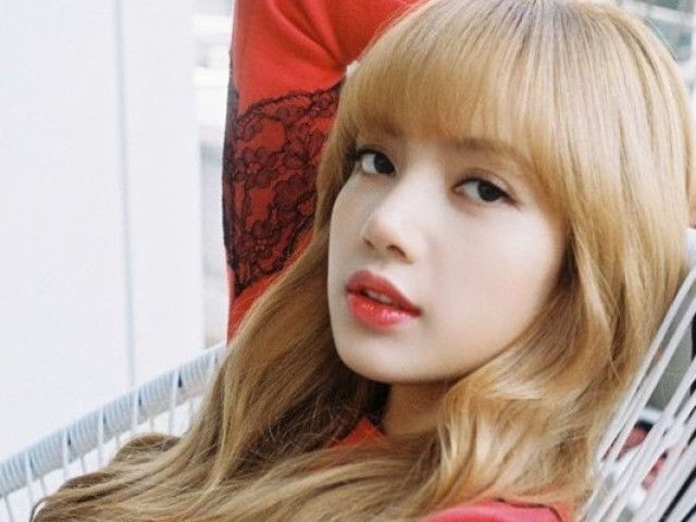 Lisa ( BLACKPINK )