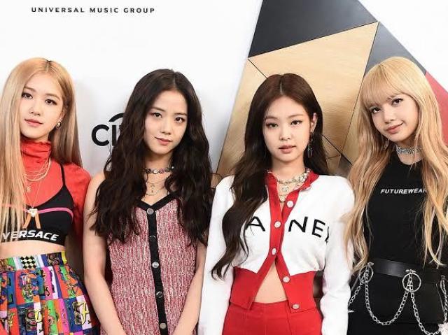 Blackpink RPG: No shopping com amiga