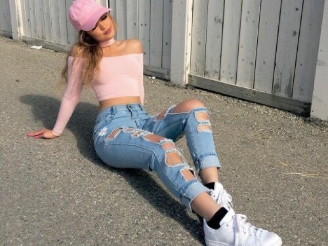 Uma roupa rosa basica e confortável