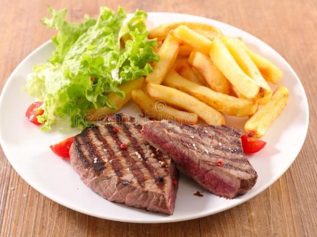 Bife,fritas e salada